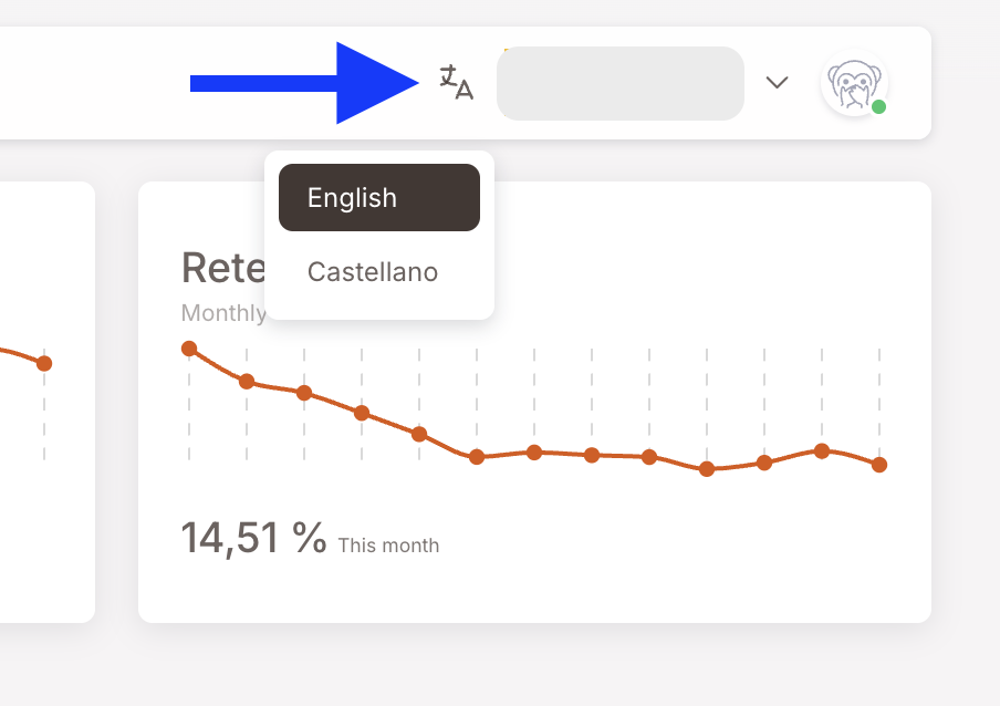 El menú desplegable del selector de idioma abierto junto al icono de traducción. Dos opciones visibles: English (seleccionado, resaltado) y Castellano. Una flecha azul en la captura señala el icono de traducción que abre el menú desplegable.